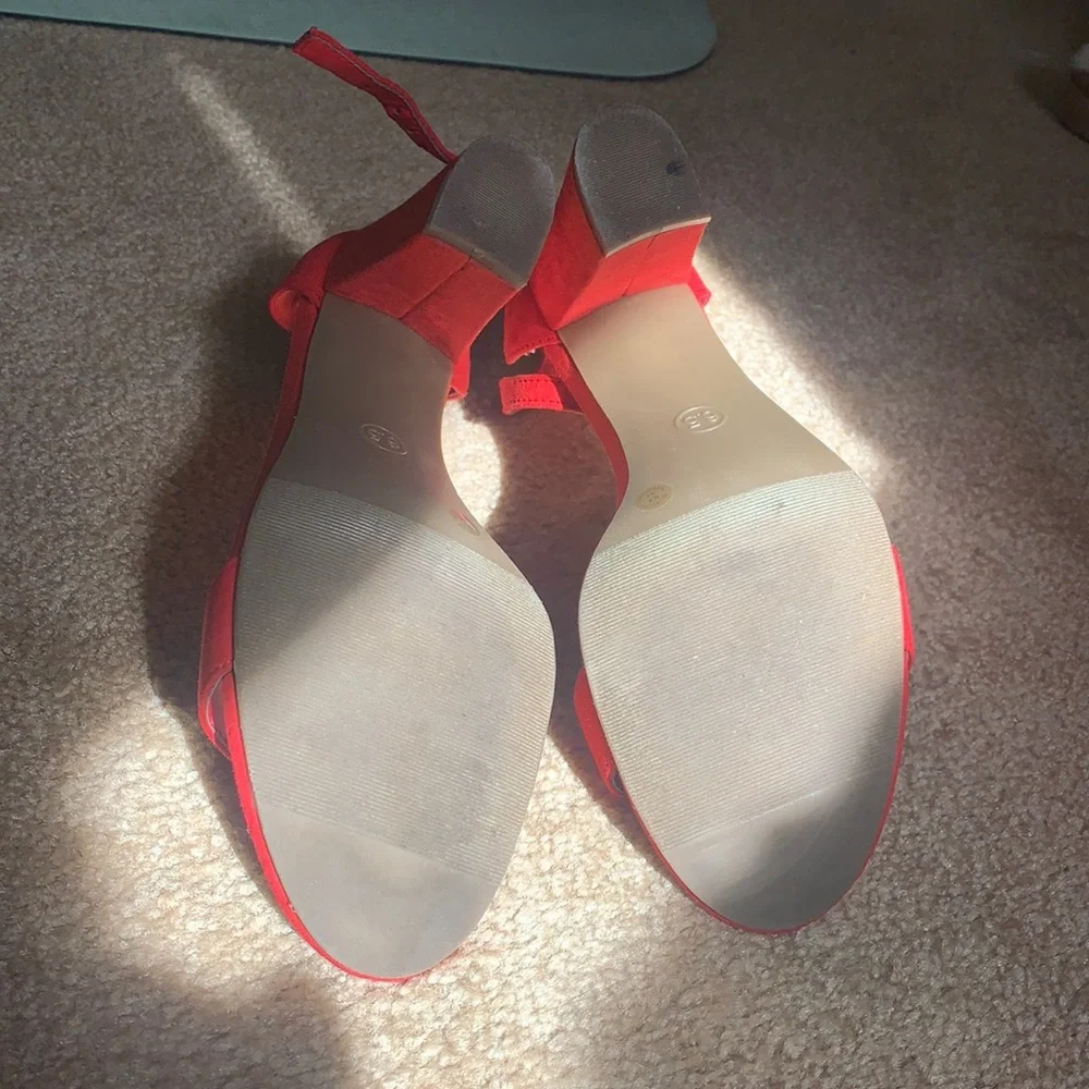 Red Heels - Picture 3 of 4